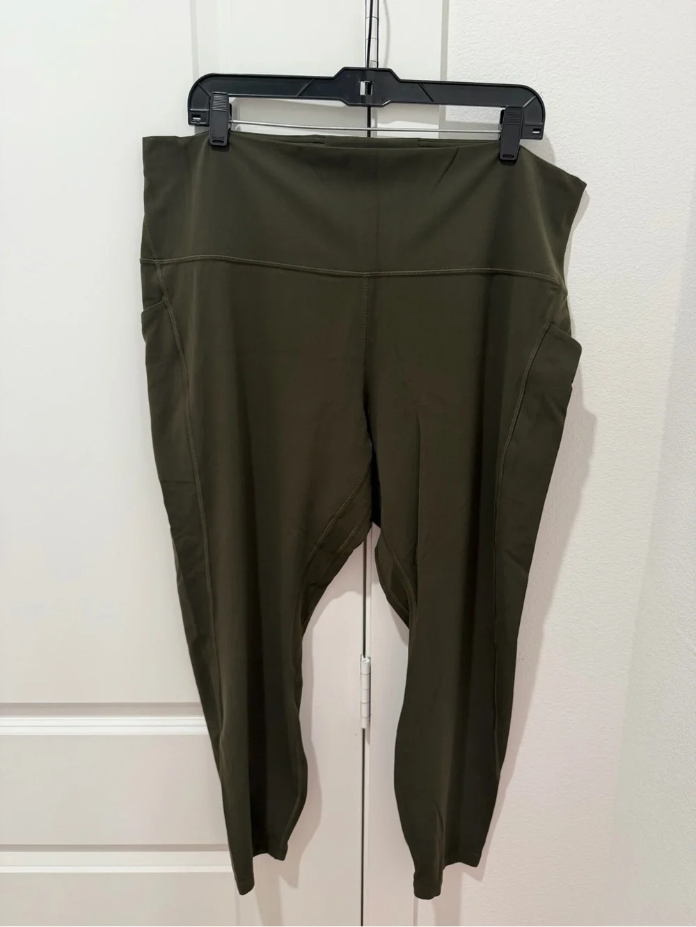 lululemon athletica Align High-Rise Pant with Pockets 25” in Army Green